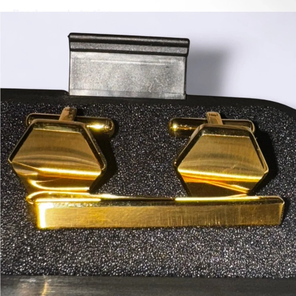 Ridge 24K Gold - Cufflinks & Tie Bar Set was told that set has 1/8th ounce gold - Picture 2 of 12